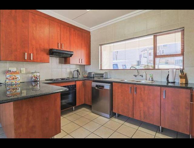 3 BEDROOM TOWNHOUSE FOR SALE IN GLENVISTA